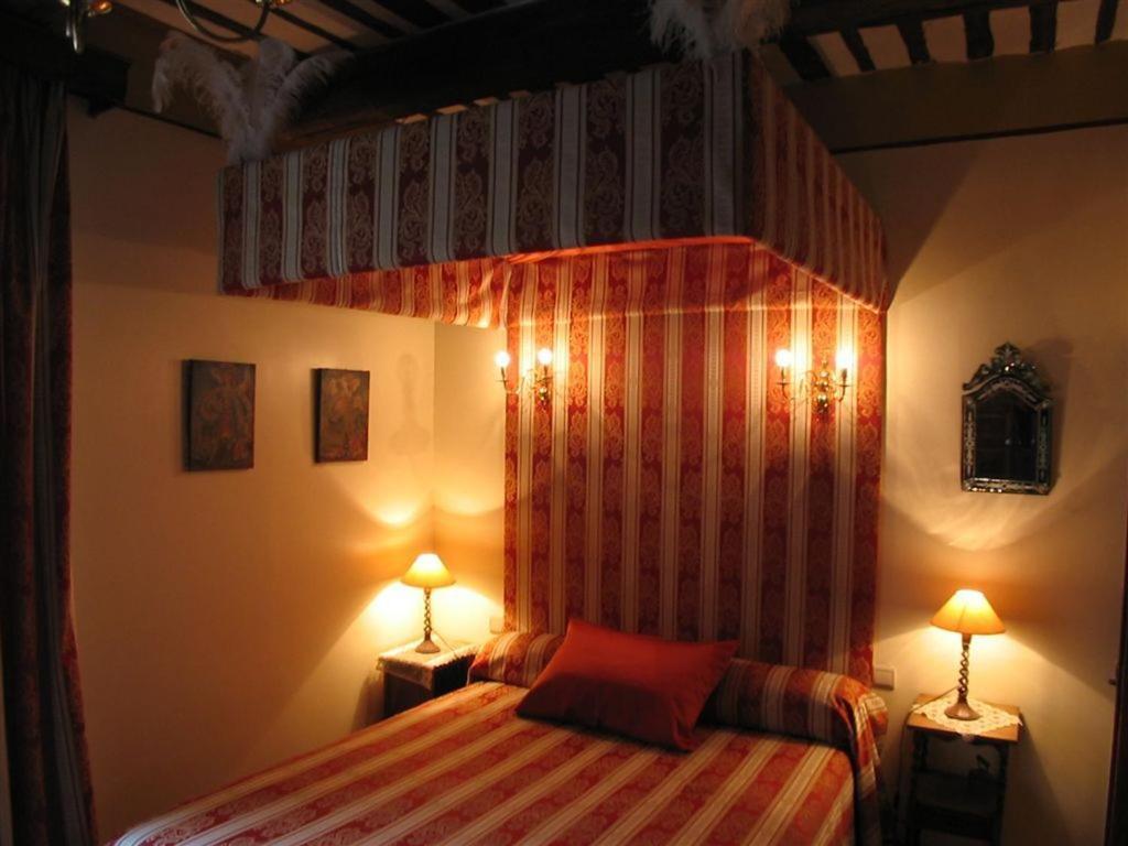 Bize De La Tour Acomodação com café da manhã Saint-Bonnet-du-Gard Quarto foto