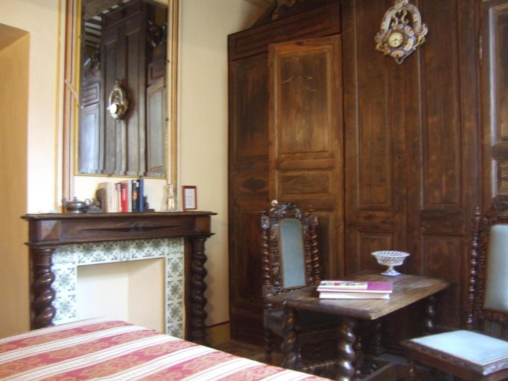 Bize De La Tour Acomodação com café da manhã Saint-Bonnet-du-Gard Quarto foto