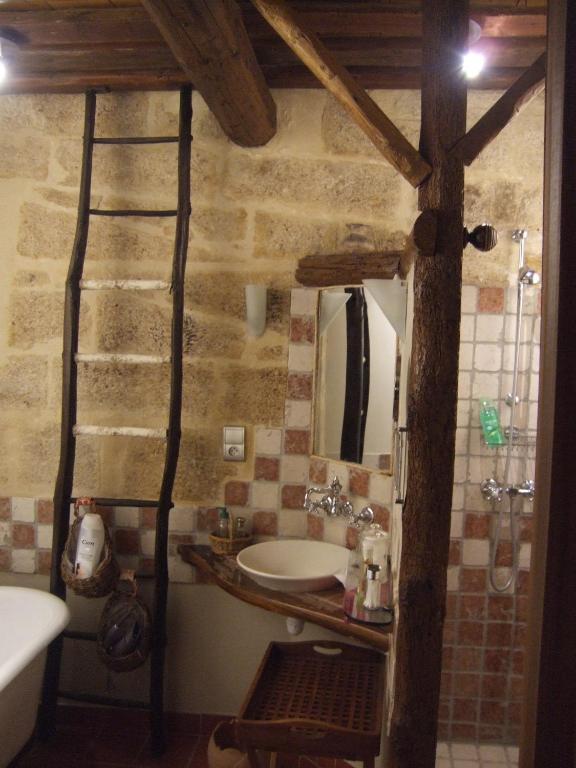 Bize De La Tour Acomodação com café da manhã Saint-Bonnet-du-Gard Quarto foto