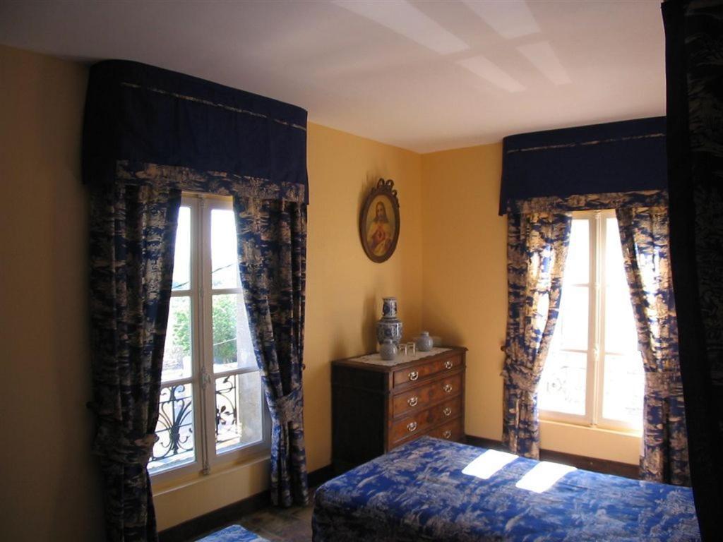 Bize De La Tour Acomodação com café da manhã Saint-Bonnet-du-Gard Quarto foto