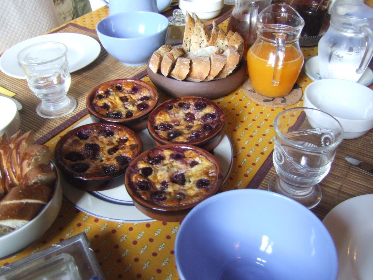 Bize De La Tour Acomodação com café da manhã Saint-Bonnet-du-Gard Exterior foto
